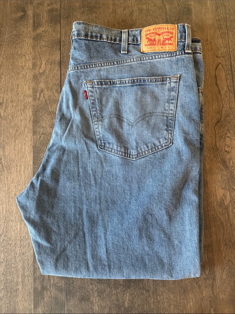 Levi’s Blue Jeans 559 Men 46 W 30 L Medium Wash Relaxed Fit